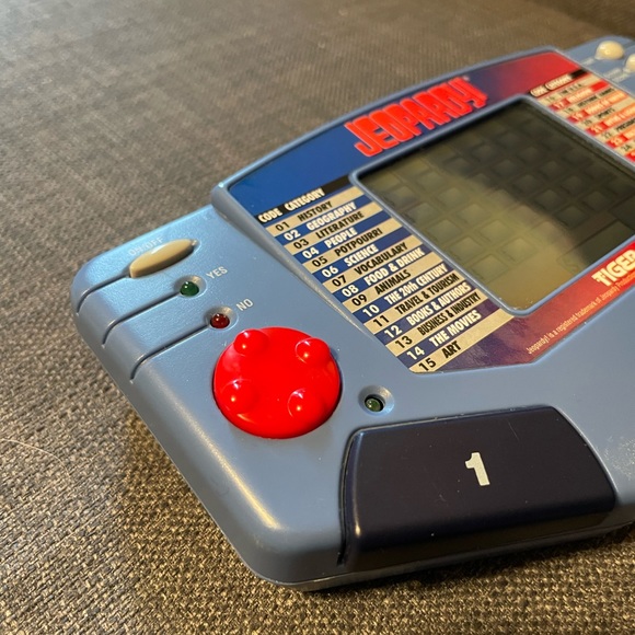 Vintage 1995 Jeopardy Handheld Game by Tiger Electronics - TESTED - Picture 2 of 11